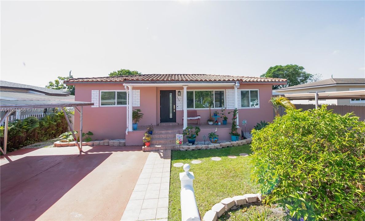 Recently Sold: $679,000 (4 beds, 2 baths, 2779 Square Feet)