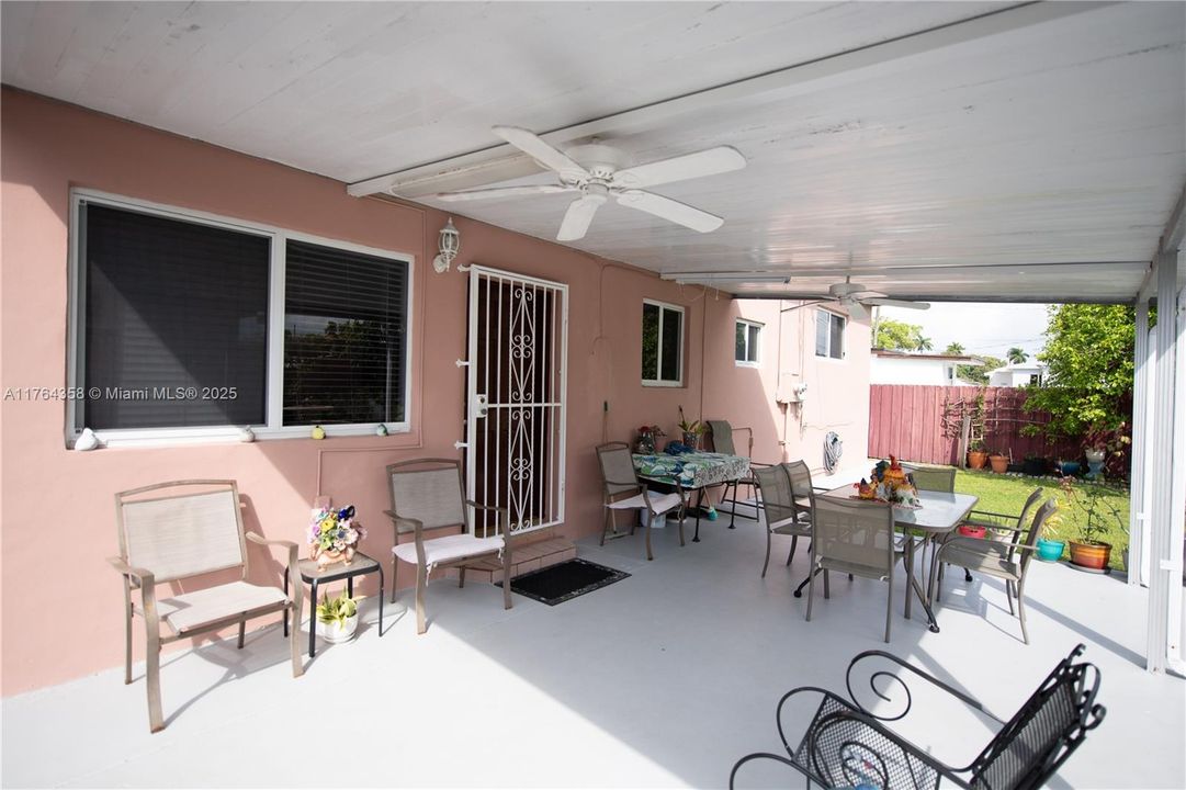 Recently Sold: $679,000 (4 beds, 2 baths, 2779 Square Feet)