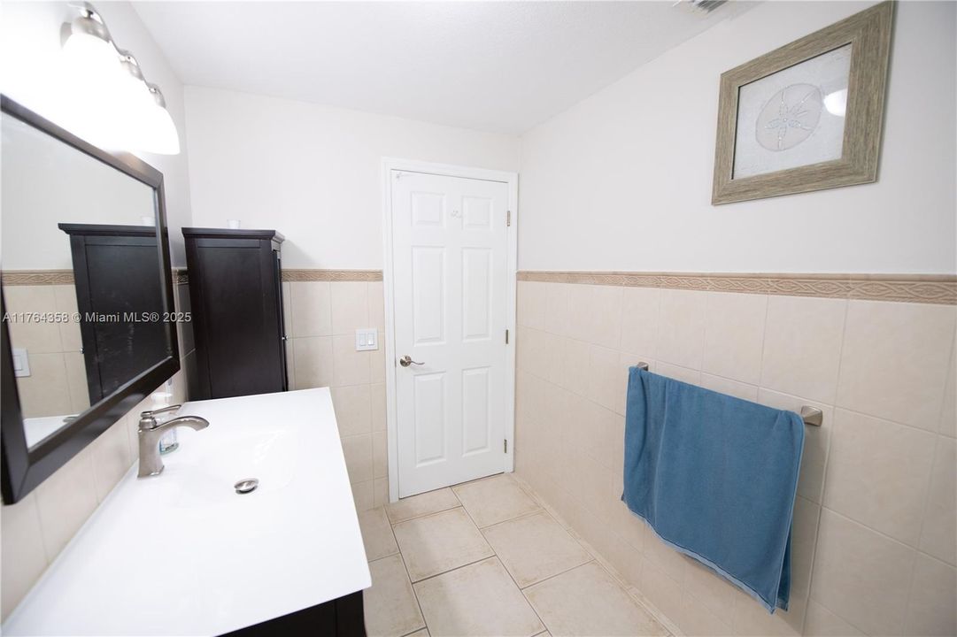 Recently Sold: $679,000 (4 beds, 2 baths, 2779 Square Feet)