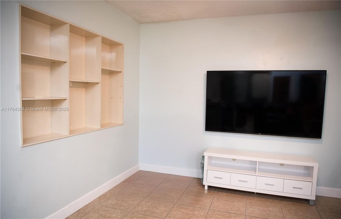 Recently Sold: $679,000 (4 beds, 2 baths, 2779 Square Feet)