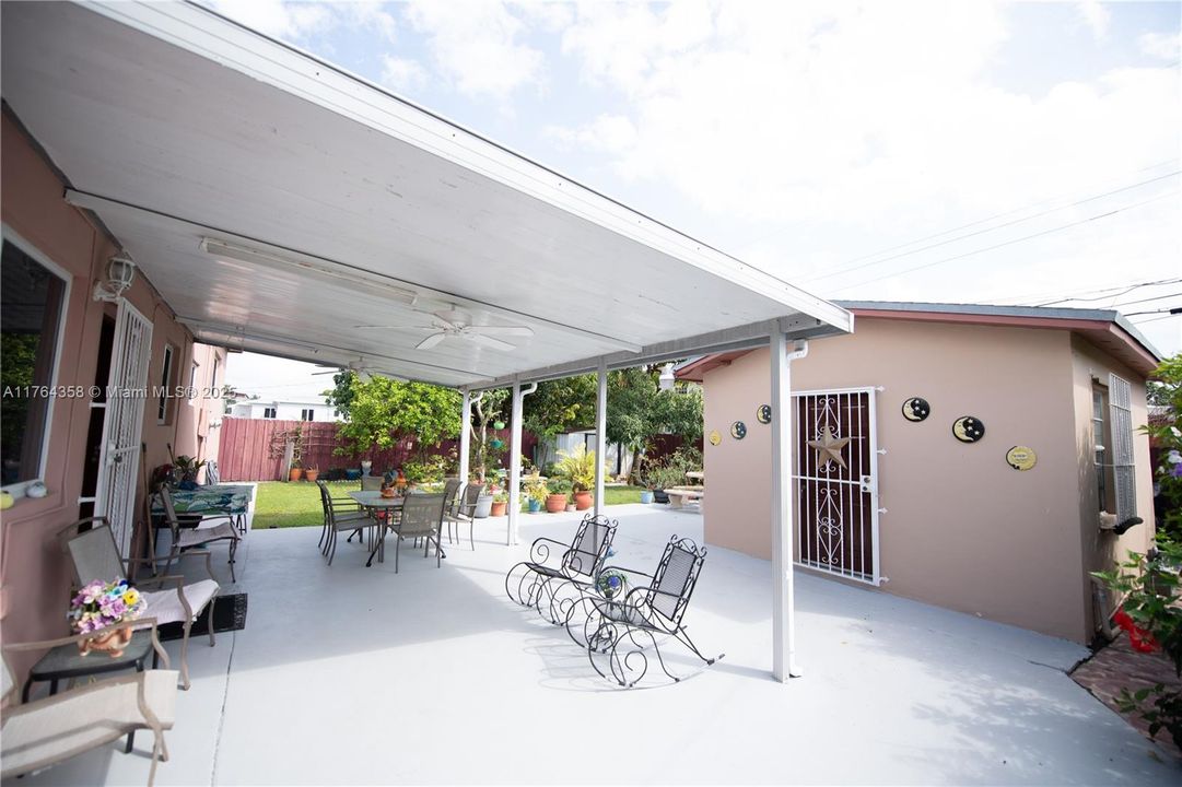 Recently Sold: $679,000 (4 beds, 2 baths, 2779 Square Feet)