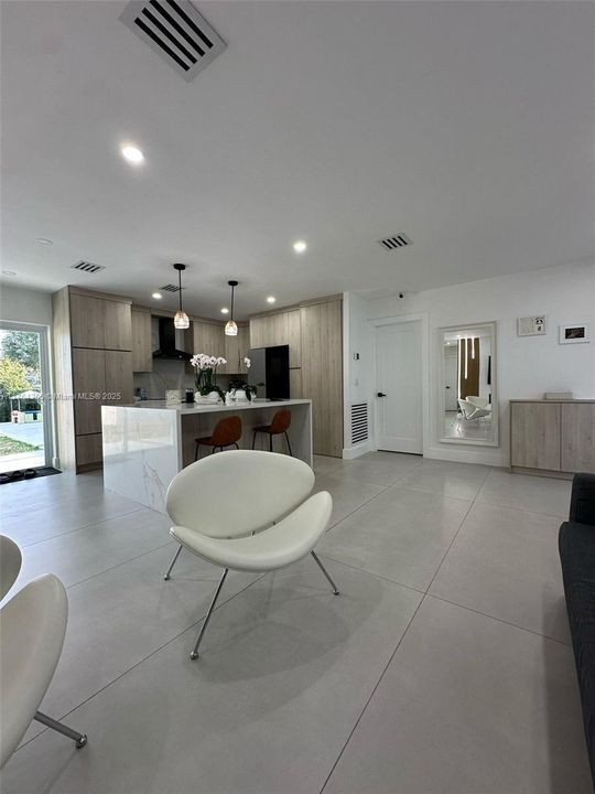 待售: $565,000 (3 贝兹, 2 浴室, 897 平方英尺)