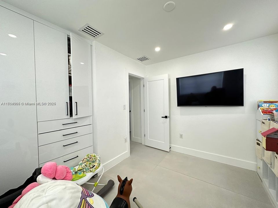 待售: $565,000 (3 贝兹, 2 浴室, 897 平方英尺)