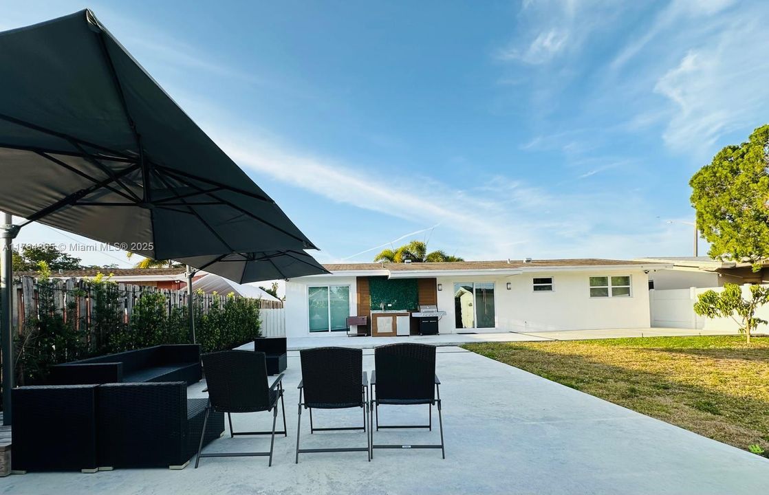 待售: $565,000 (3 贝兹, 2 浴室, 897 平方英尺)