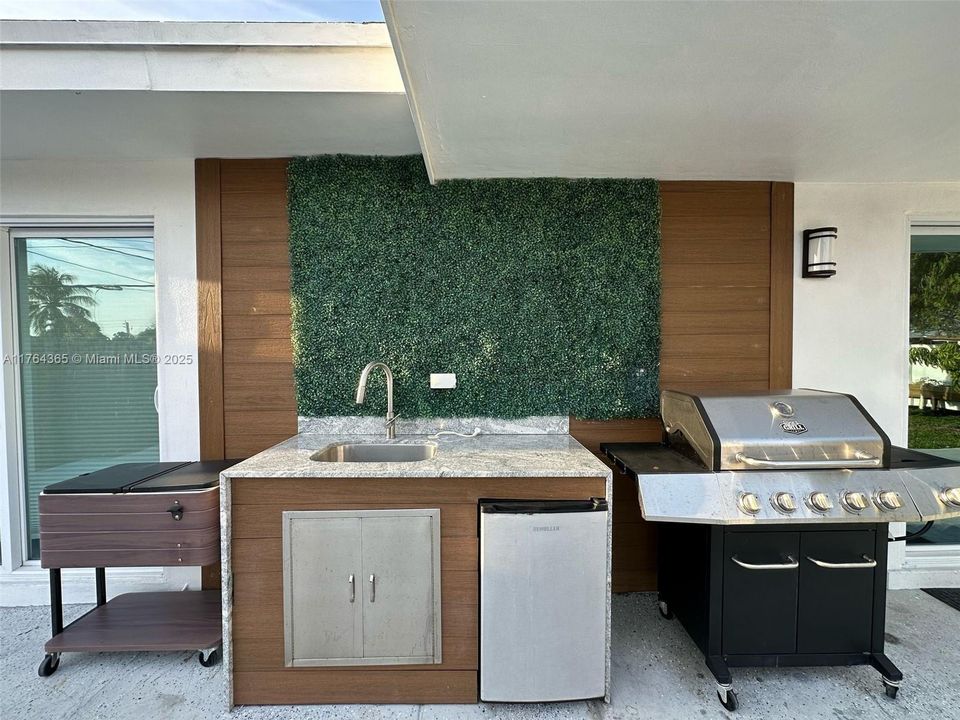 待售: $565,000 (3 贝兹, 2 浴室, 897 平方英尺)