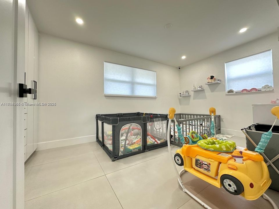 待售: $565,000 (3 贝兹, 2 浴室, 897 平方英尺)