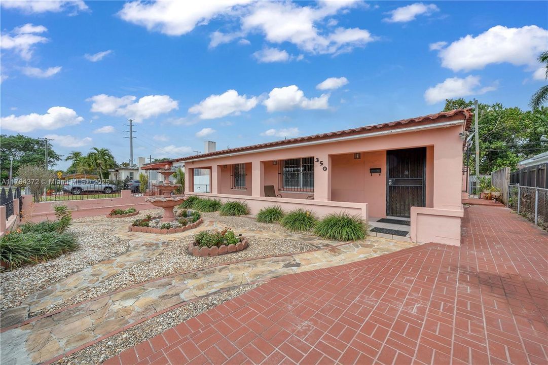 Recently Sold: $599,000 (2 beds, 1 baths, 1515 Square Feet)