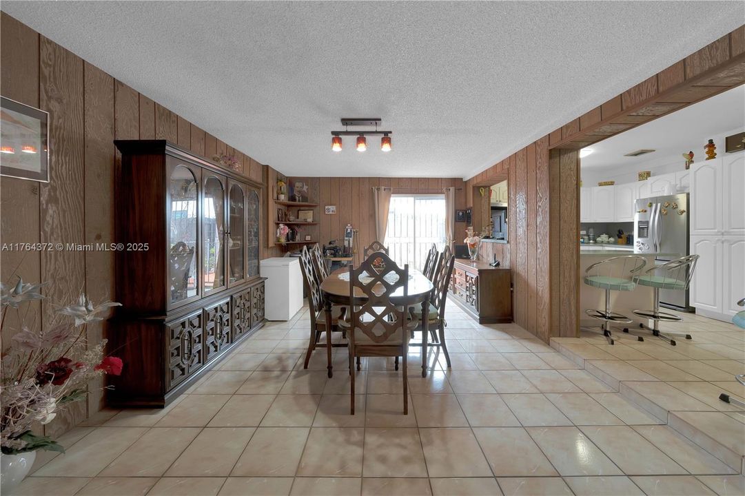 Recently Sold: $599,000 (2 beds, 1 baths, 1515 Square Feet)