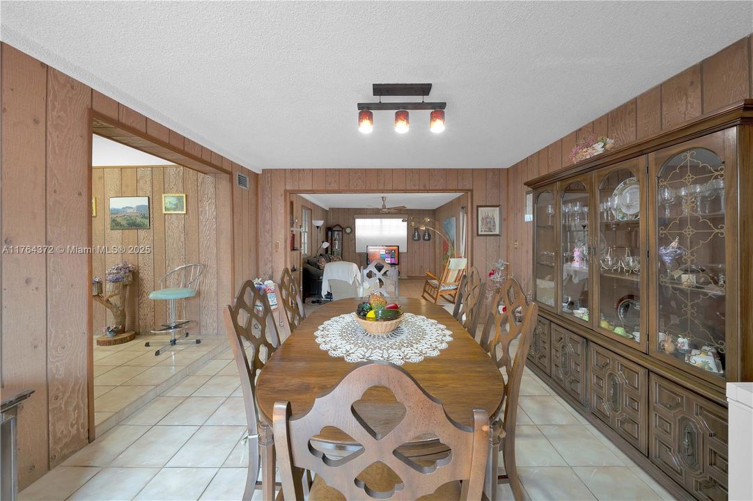 Recently Sold: $599,000 (2 beds, 1 baths, 1515 Square Feet)