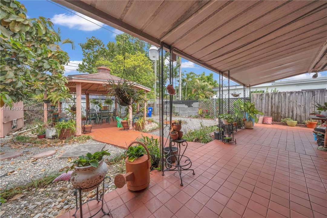 Recently Sold: $599,000 (2 beds, 1 baths, 1515 Square Feet)