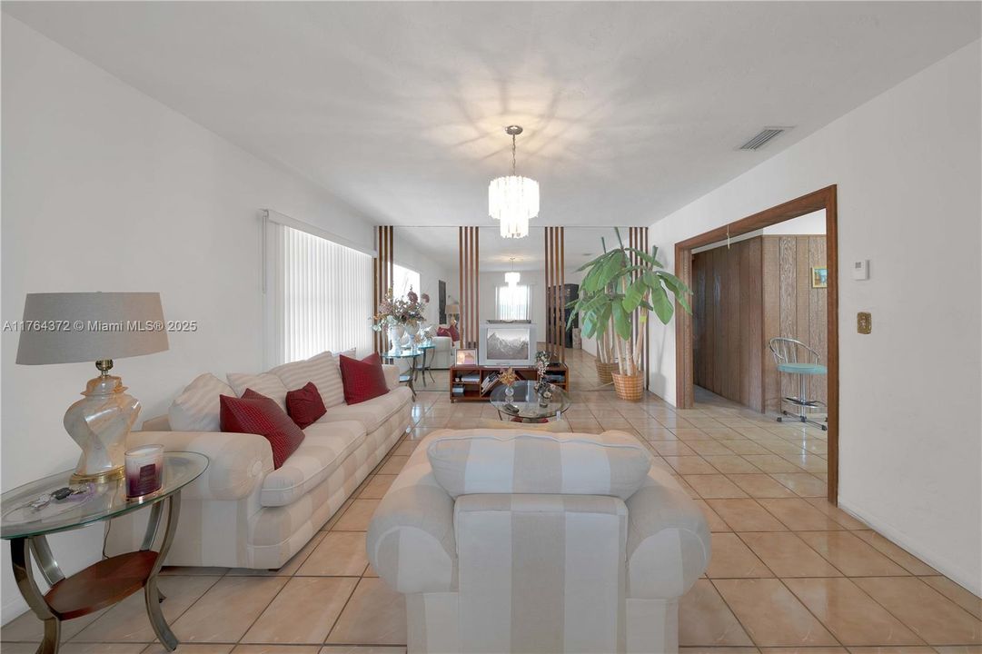 Recently Sold: $599,000 (2 beds, 1 baths, 1515 Square Feet)