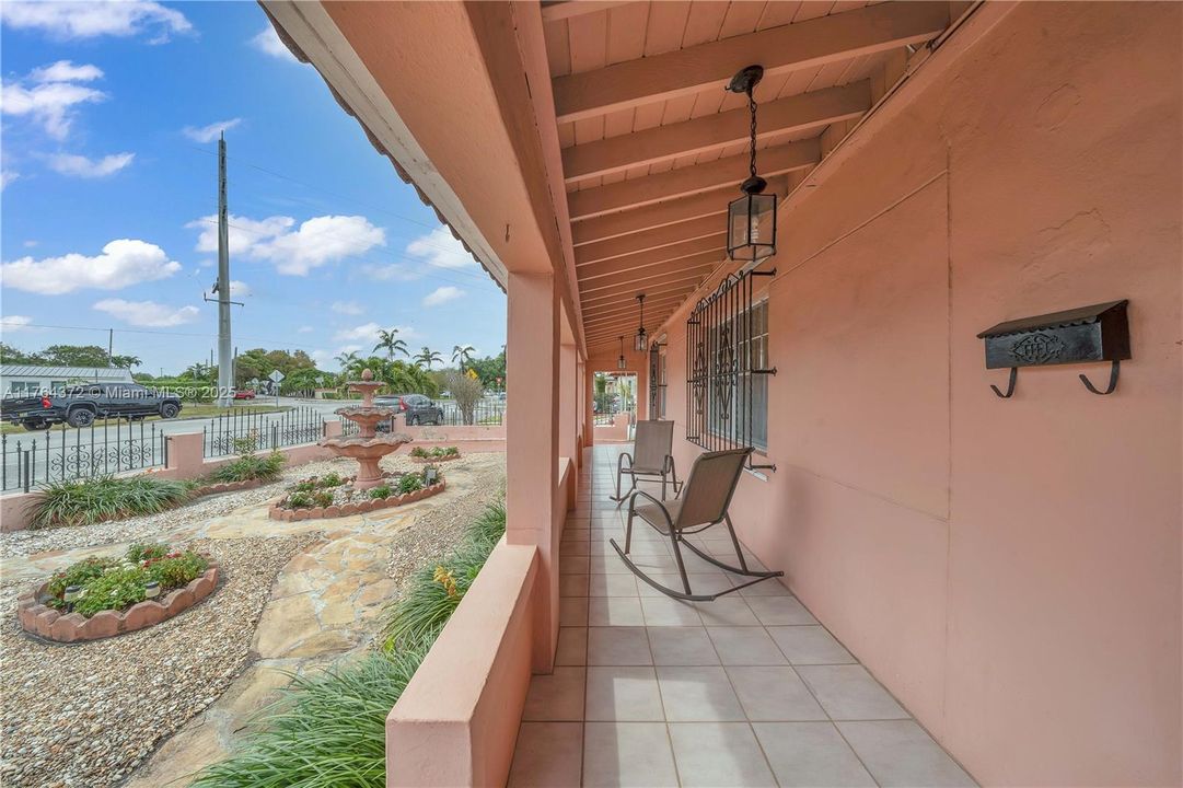 Recently Sold: $599,000 (2 beds, 1 baths, 1515 Square Feet)