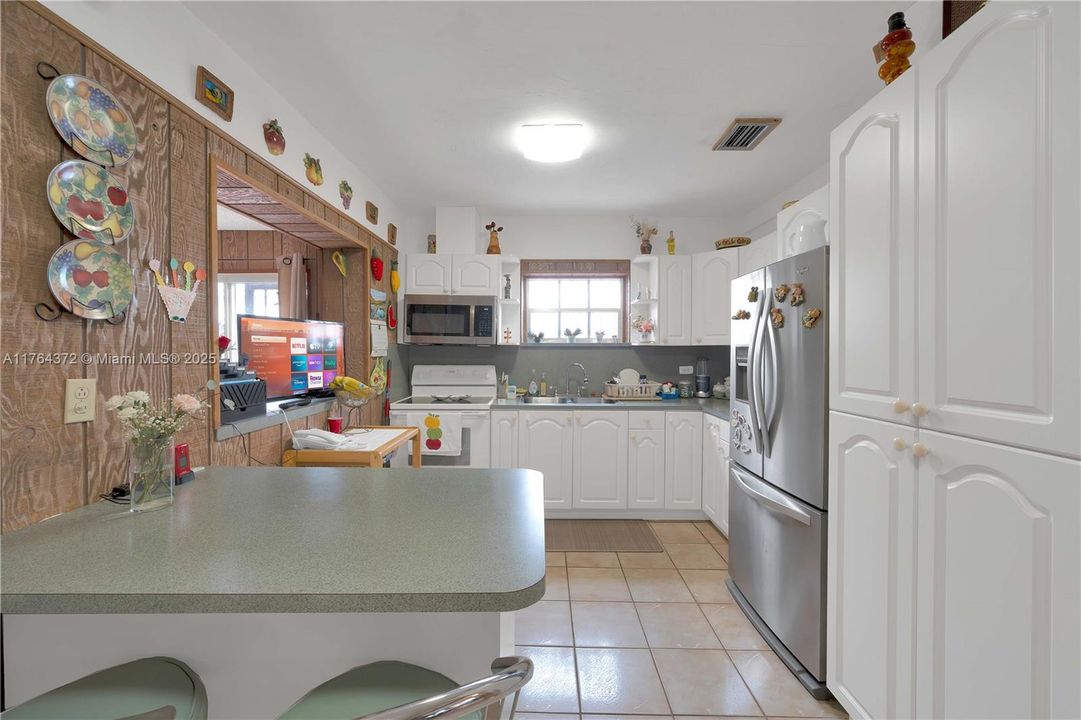 Recently Sold: $599,000 (2 beds, 1 baths, 1515 Square Feet)