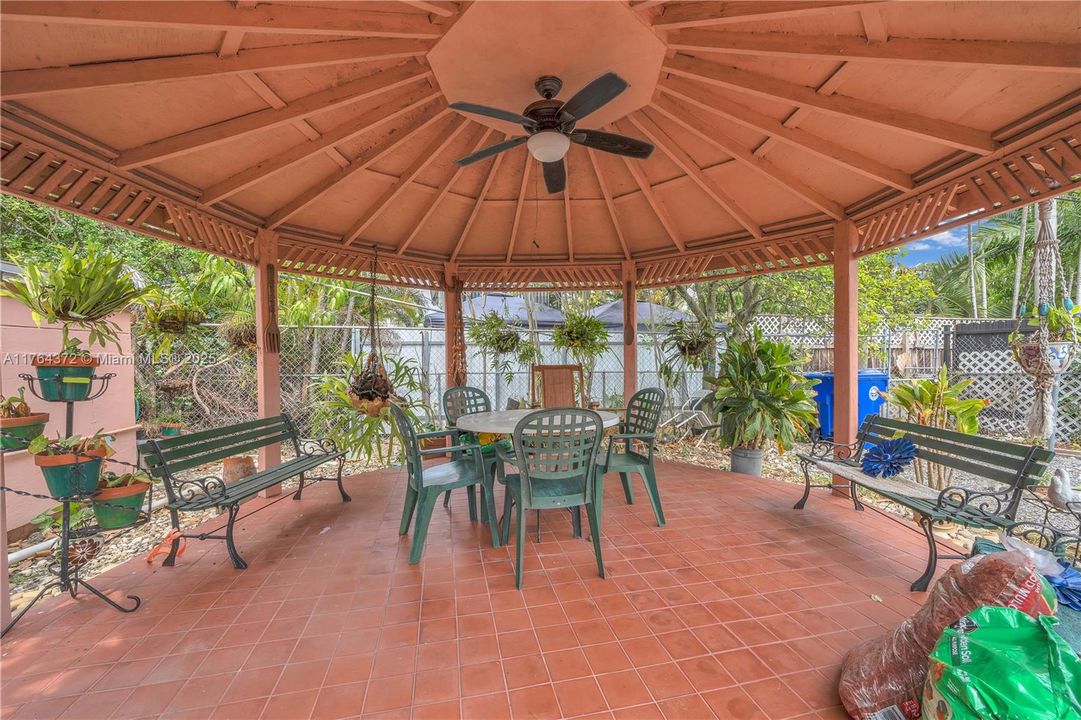 Recently Sold: $599,000 (2 beds, 1 baths, 1515 Square Feet)