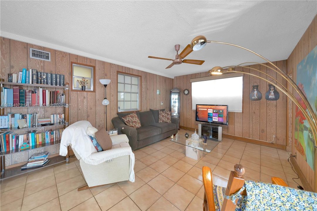 Recently Sold: $599,000 (2 beds, 1 baths, 1515 Square Feet)