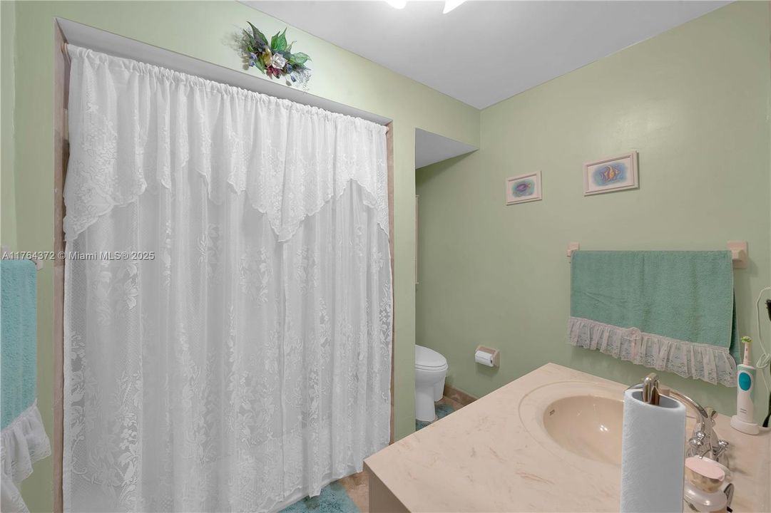 Recently Sold: $599,000 (2 beds, 1 baths, 1515 Square Feet)