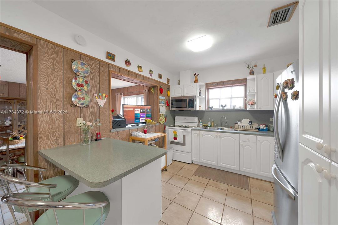 Recently Sold: $599,000 (2 beds, 1 baths, 1515 Square Feet)