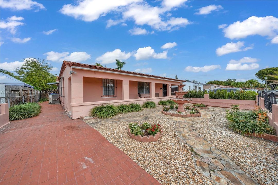 Recently Sold: $599,000 (2 beds, 1 baths, 1515 Square Feet)