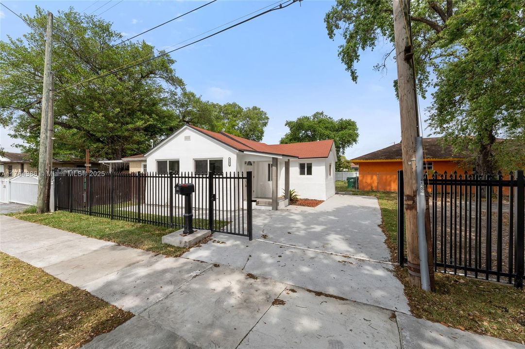 Recently Sold: $470,000 (3 beds, 1 baths, 876 Square Feet)