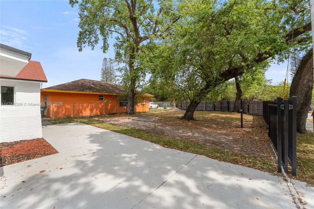 Recently Sold: $470,000 (3 beds, 1 baths, 876 Square Feet)