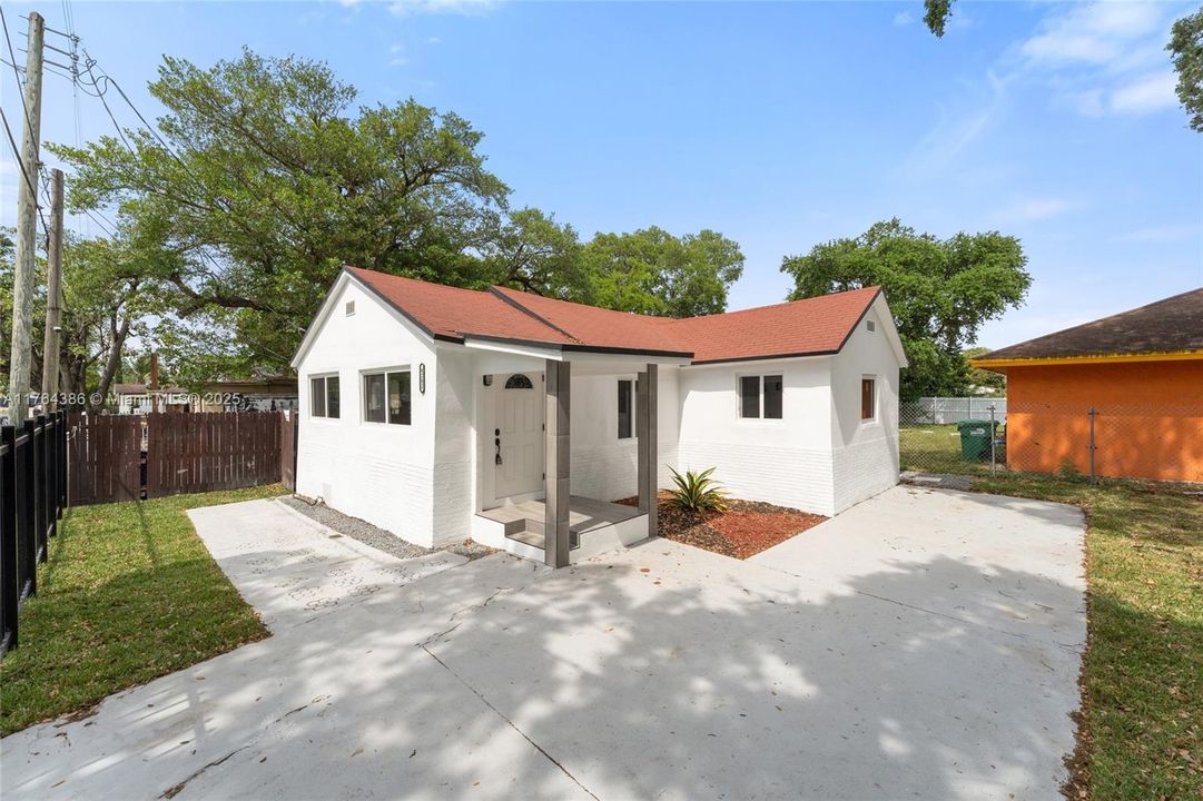 Recently Sold: $470,000 (3 beds, 1 baths, 876 Square Feet)
