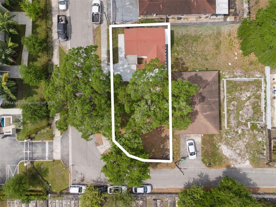 Recently Sold: $470,000 (3 beds, 1 baths, 876 Square Feet)