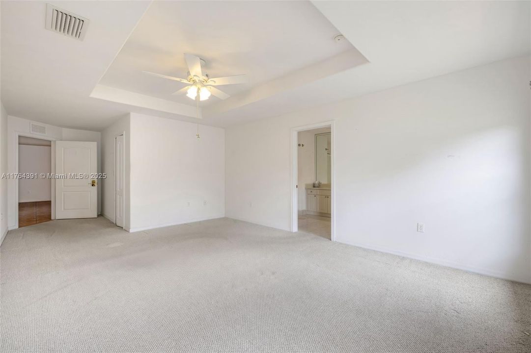 Vendido Recientemente: $775,000 (4 camas, 3 baños, 2339 Pies cuadrados)