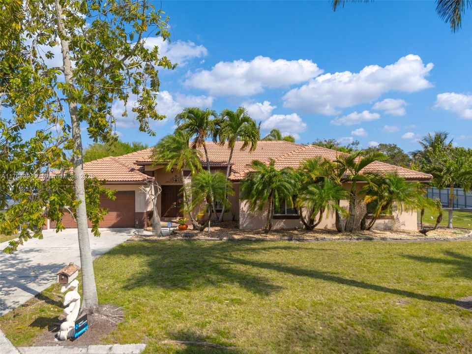 Vendido Recientemente: $775,000 (4 camas, 3 baños, 2339 Pies cuadrados)