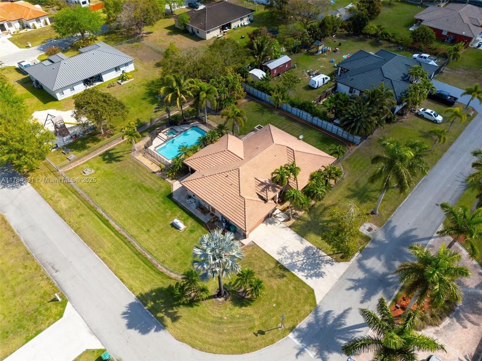 Vendido Recientemente: $775,000 (4 camas, 3 baños, 2339 Pies cuadrados)