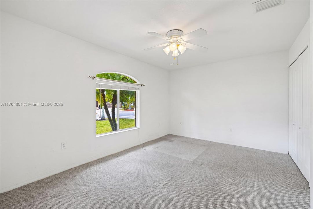 Vendido Recientemente: $775,000 (4 camas, 3 baños, 2339 Pies cuadrados)