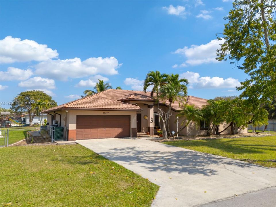 Vendido Recientemente: $775,000 (4 camas, 3 baños, 2339 Pies cuadrados)