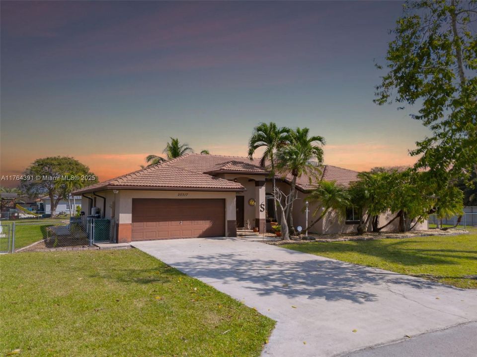 Vendido Recientemente: $775,000 (4 camas, 3 baños, 2339 Pies cuadrados)