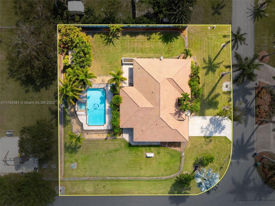 Vendido Recientemente: $775,000 (4 camas, 3 baños, 2339 Pies cuadrados)