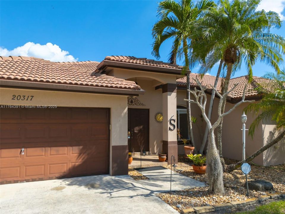 Vendido Recientemente: $775,000 (4 camas, 3 baños, 2339 Pies cuadrados)