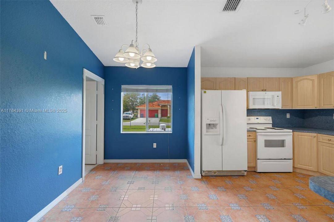 Vendido Recientemente: $775,000 (4 camas, 3 baños, 2339 Pies cuadrados)