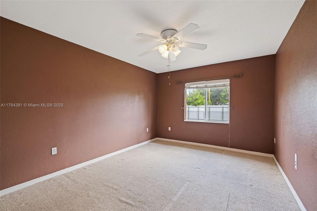 Vendido Recientemente: $775,000 (4 camas, 3 baños, 2339 Pies cuadrados)