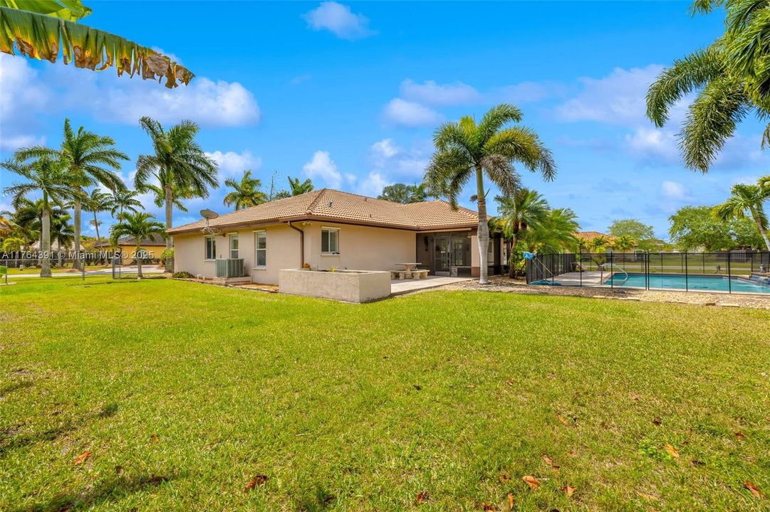 Vendido Recientemente: $775,000 (4 camas, 3 baños, 2339 Pies cuadrados)