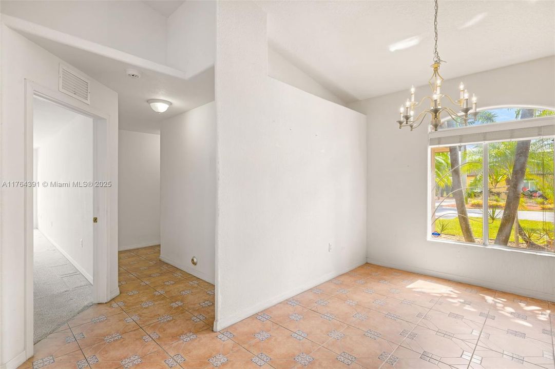 Vendido Recientemente: $775,000 (4 camas, 3 baños, 2339 Pies cuadrados)