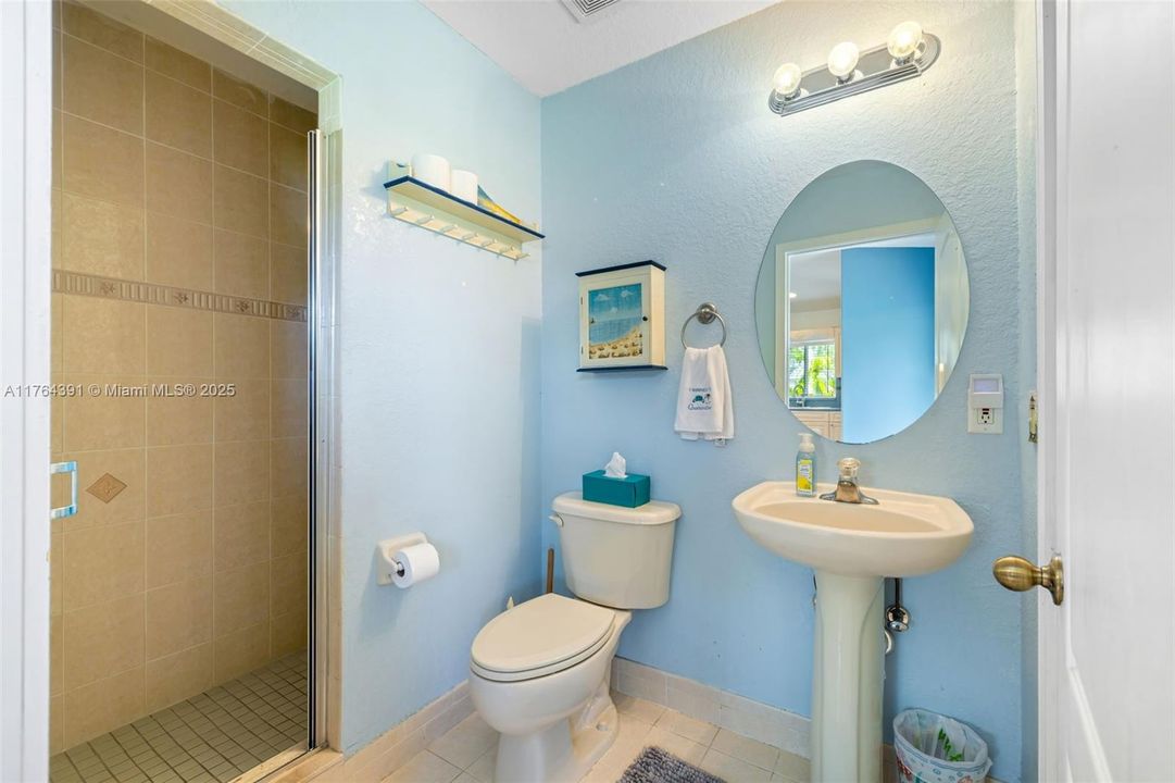 Vendido Recientemente: $775,000 (4 camas, 3 baños, 2339 Pies cuadrados)