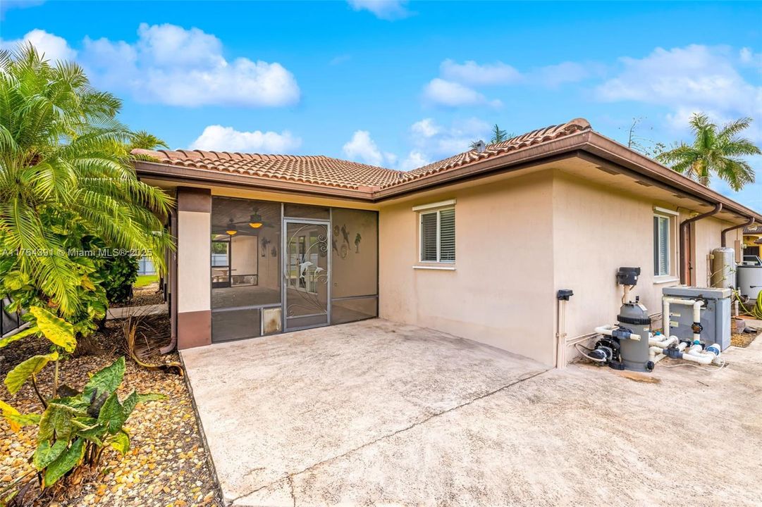 Vendido Recientemente: $775,000 (4 camas, 3 baños, 2339 Pies cuadrados)