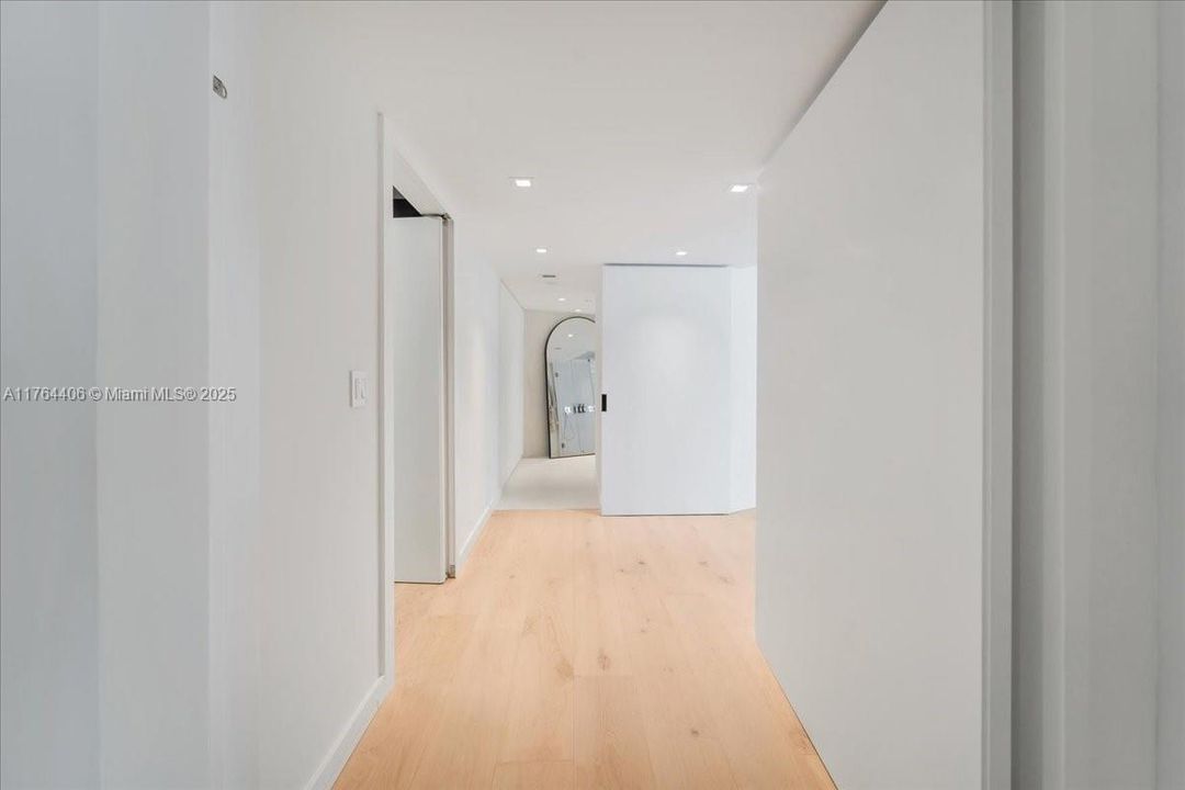 最近售出: $4,076,450 (3 贝兹, 3 浴室, 3065 平方英尺)