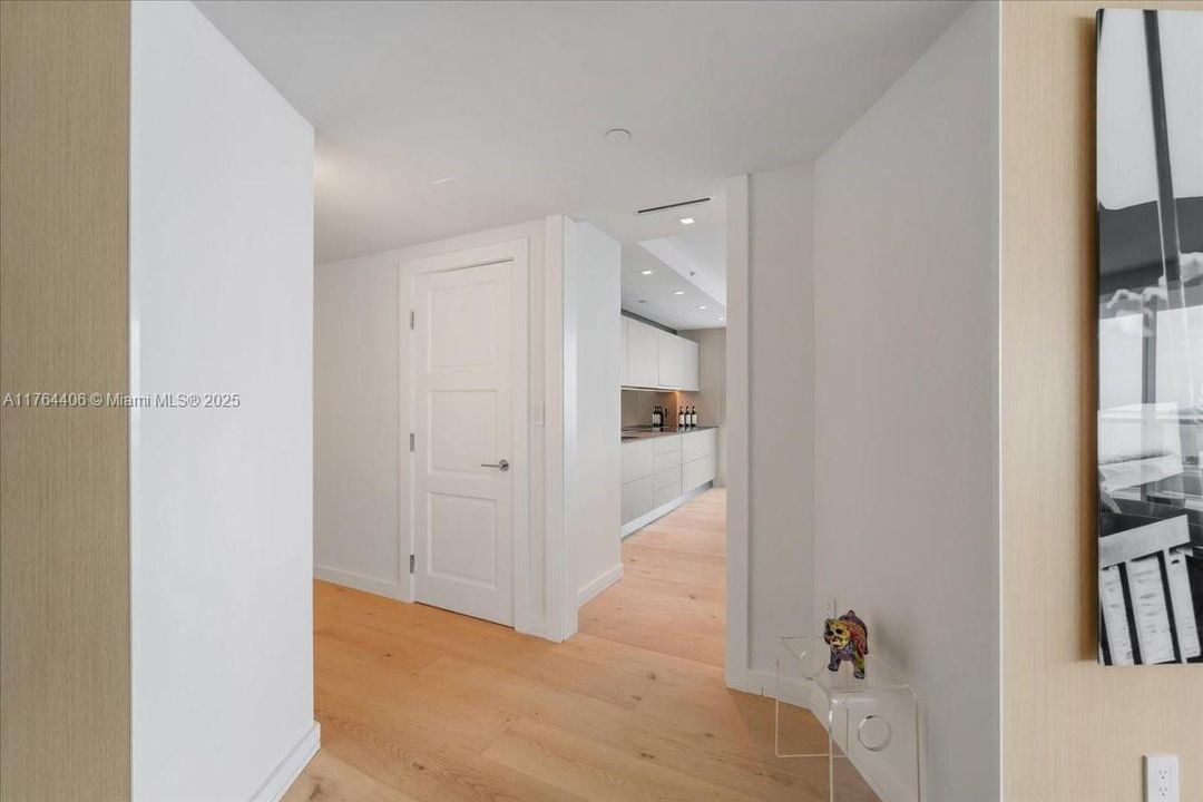 最近售出: $4,076,450 (3 贝兹, 3 浴室, 3065 平方英尺)