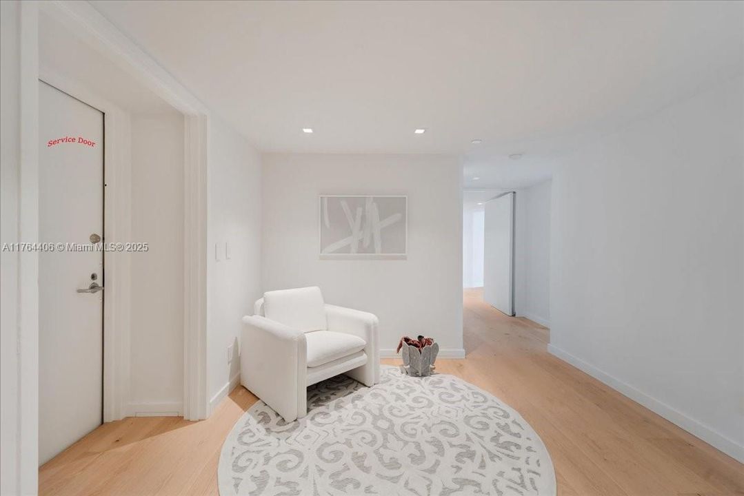 最近售出: $4,076,450 (3 贝兹, 3 浴室, 3065 平方英尺)