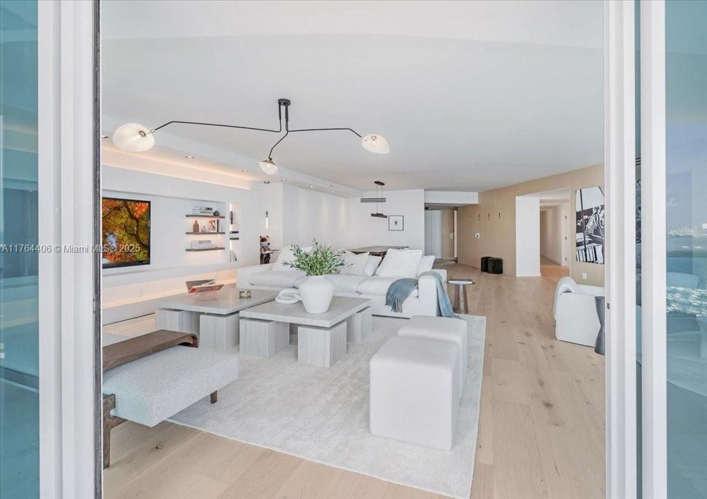 最近售出: $4,076,450 (3 贝兹, 3 浴室, 3065 平方英尺)