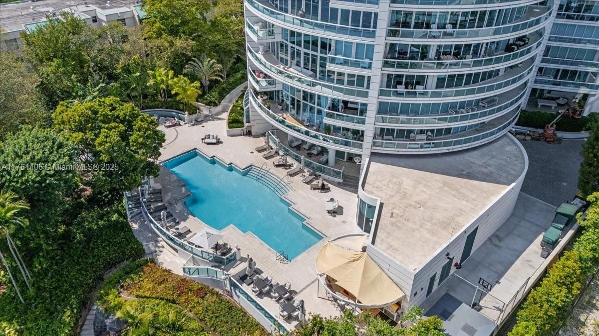 最近售出: $4,076,450 (3 贝兹, 3 浴室, 3065 平方英尺)