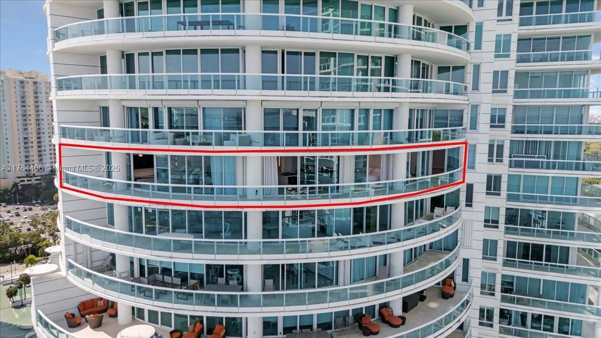 最近售出: $4,076,450 (3 贝兹, 3 浴室, 3065 平方英尺)