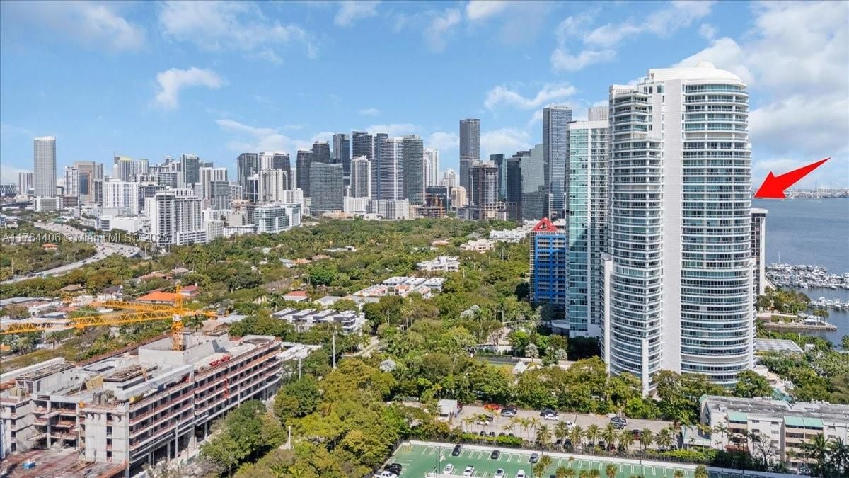 最近售出: $4,076,450 (3 贝兹, 3 浴室, 3065 平方英尺)