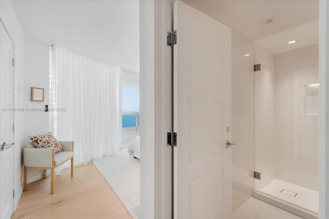 最近售出: $4,076,450 (3 贝兹, 3 浴室, 3065 平方英尺)