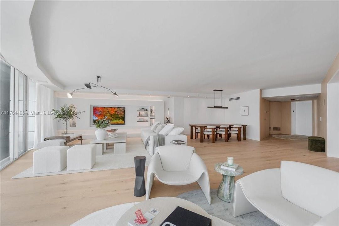 最近售出: $4,076,450 (3 贝兹, 3 浴室, 3065 平方英尺)