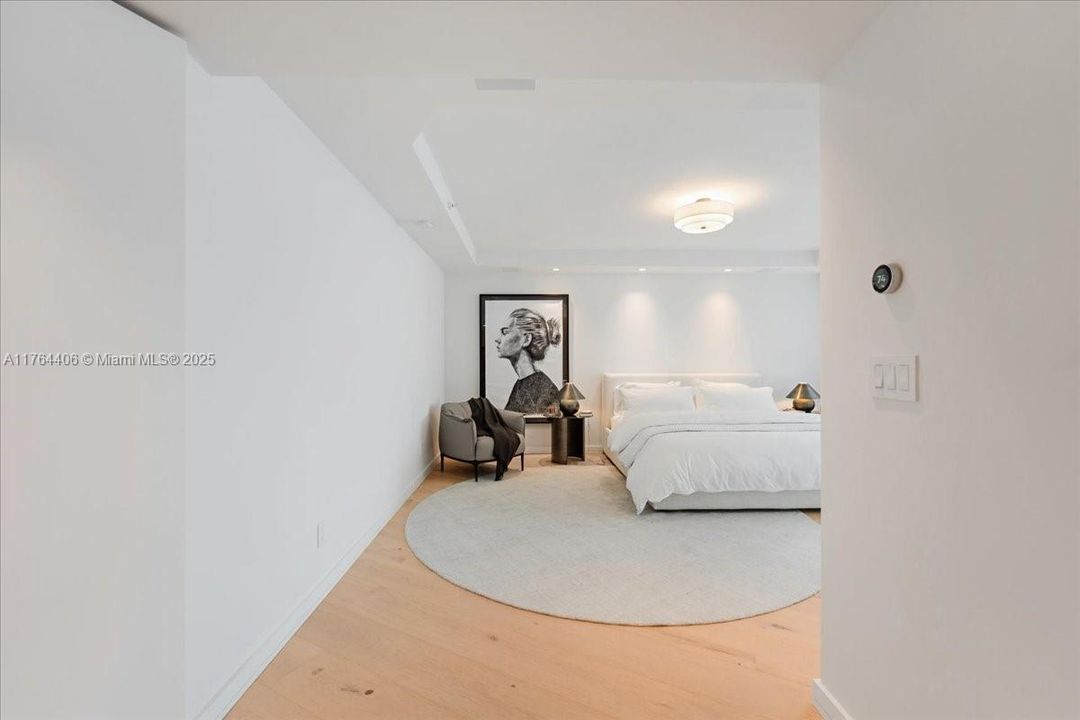 最近售出: $4,076,450 (3 贝兹, 3 浴室, 3065 平方英尺)